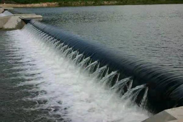橡胶拦水坝